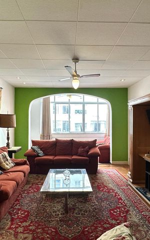 Apartamento à venda com 180m², 4 quartos e 1 vaga Apartamento à venda com 180m², 4 quartos e 1 vagaSala