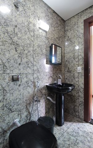 Casa para alugar com 450m², 4 quartos e 5 vagasBanheiro Social