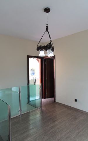 Casa para alugar com 450m², 4 quartos e 5 vagasHall