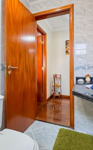 Apartamento à venda com 202m², 3 quartos e 4 vagas Apartamento à venda com 202m², 3 quartos e 4 vagasBanheiro Social