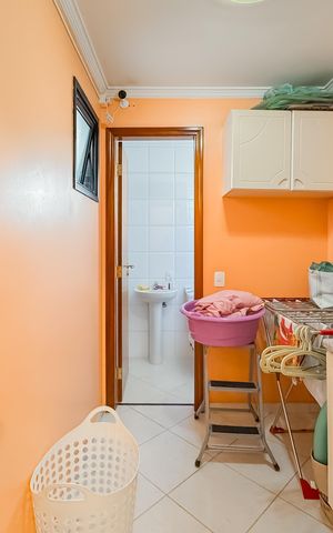 Apartamento à venda com 202m², 3 quartos e 4 vagas Apartamento à venda com 202m², 3 quartos e 4 vagasQuarto de Serviço