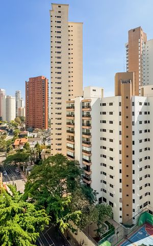 Apartamento à venda com 202m², 3 quartos e 4 vagas Apartamento à venda com 202m², 3 quartos e 4 vagasVista da Varanda da Suíte 3