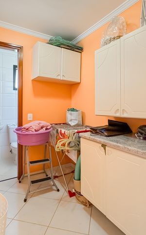 Apartamento à venda com 202m², 3 quartos e 4 vagas Apartamento à venda com 202m², 3 quartos e 4 vagasQuarto de Serviço