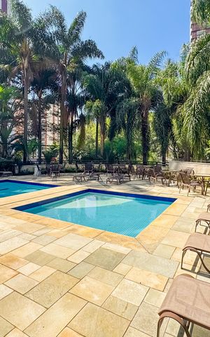 Apartamento à venda com 202m², 3 quartos e 4 vagas Apartamento à venda com 202m², 3 quartos e 4 vagasÁrea comum - Piscina