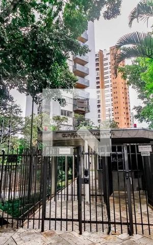 Apartamento à venda com 198m², 4 quartos e 3 vagas Apartamento à venda com 198m², 4 quartos e 3 vagasFachada e portaria