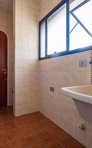 Apartamento à venda com 196m², 6 quartos e 3 vagas Apartamento à venda com 196m², 6 quartos e 3 vagasÁrea de Serviço