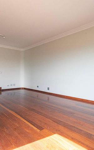 Apartamento à venda com 196m², 6 quartos e 3 vagas Apartamento à venda com 196m², 6 quartos e 3 vagasSala