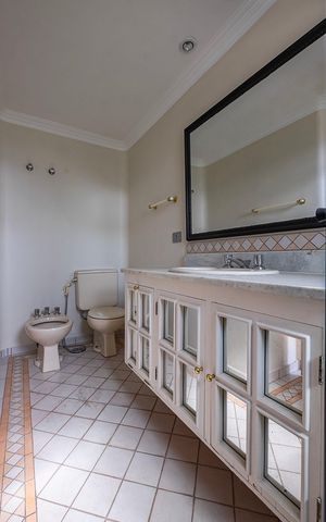 Apartamento à venda com 196m², 6 quartos e 3 vagas Apartamento à venda com 196m², 6 quartos e 3 vagasSuíte 2 - Banheiro