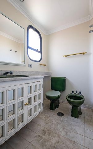 Apartamento à venda com 196m², 6 quartos e 3 vagas Apartamento à venda com 196m², 6 quartos e 3 vagasSuíte 3 - Banheiro
