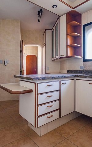 Apartamento à venda com 196m², 6 quartos e 3 vagas Apartamento à venda com 196m², 6 quartos e 3 vagasCozinha