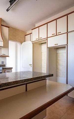 Apartamento à venda com 196m², 6 quartos e 3 vagas Apartamento à venda com 196m², 6 quartos e 3 vagasCozinha