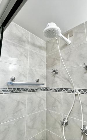 Apartamento à venda com 119m², 3 quartos e 3 vagas Apartamento à venda com 119m², 3 quartos e 3 vagasBanheiro