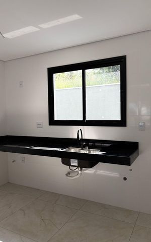 Casa à venda com 170m², 3 quartos e 4 vagas