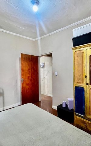 Casa à venda com 200m², 6 quartos e 4 vagas Casa à venda com 200m², 6 quartos e 4 vagasCasa 2 - Quarto 2