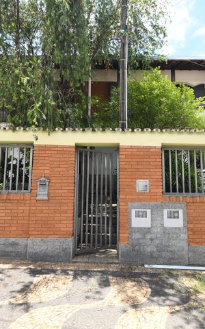 Casa à venda com 325m², 6 quartos e 3 vagasFachada