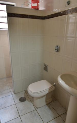 Casa à venda com 325m², 6 quartos e 3 vagasBanheiro Social 2