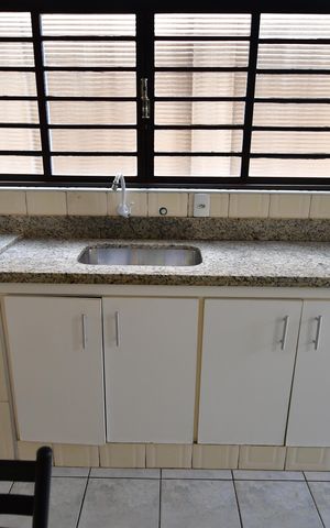 Casa à venda com 325m², 6 quartos e 3 vagasCozinha
