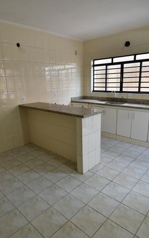 Casa à venda com 325m², 6 quartos e 3 vagasCozinha