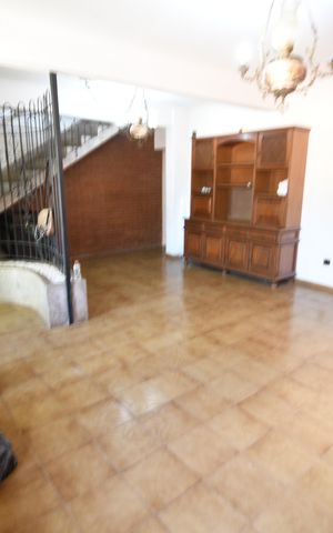 Casa à venda com 325m², 6 quartos e 3 vagasSala - Casa 2