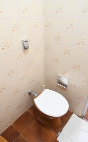 Casa à venda com 325m², 6 quartos e 3 vagasBanheiro 2 - Casa 2