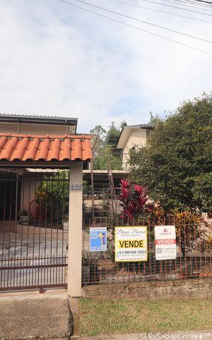 Casa à venda com 204m², 3 quartos e 2 vagasFachada