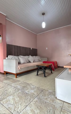 Casa à venda com 110m², 2 quartos e 4 vagas Casa à venda com 110m², 2 quartos e 4 vagasSala