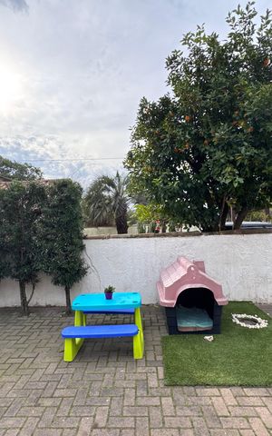 Casa à venda com 110m², 2 quartos e 4 vagas Casa à venda com 110m², 2 quartos e 4 vagasFachada