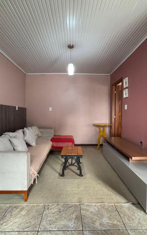 Casa à venda com 110m², 2 quartos e 4 vagas Casa à venda com 110m², 2 quartos e 4 vagasSala
