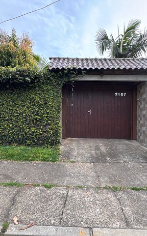 Casa à venda com 110m², 2 quartos e 4 vagas Casa à venda com 110m², 2 quartos e 4 vagasFachada