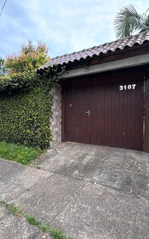 Casa à venda com 110m², 2 quartos e 4 vagas Casa à venda com 110m², 2 quartos e 4 vagasFachada