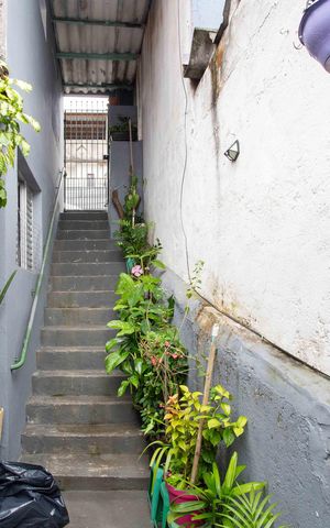 Casa à venda com 206m², 2 quartos e 2 vagasEscada