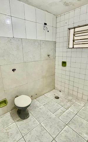 Casa para alugar com 165m², 3 quartos e 2 vagasBanheiro 