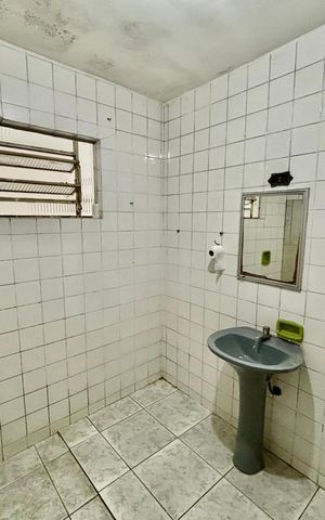 Casa para alugar com 165m², 3 quartos e 2 vagasBanheiro 