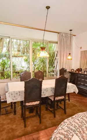 Casa à venda com 250m², 4 quartos e 2 vagas Casa à venda com 250m², 4 quartos e 2 vagasSala