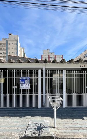 Casa para alugar com 189m², 2 quartos e 3 vagasFachada 