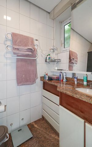 Apartamento à venda com 211m², 2 quartos e 2 vagasBanheiro da Suíte