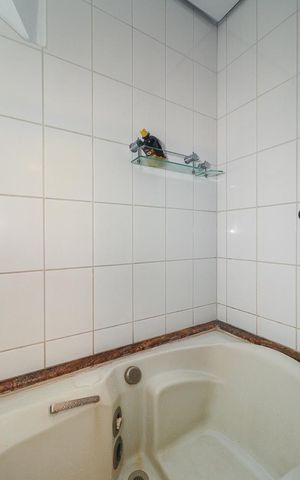 Apartamento à venda com 211m², 2 quartos e 2 vagasBanheiro da Suíte
