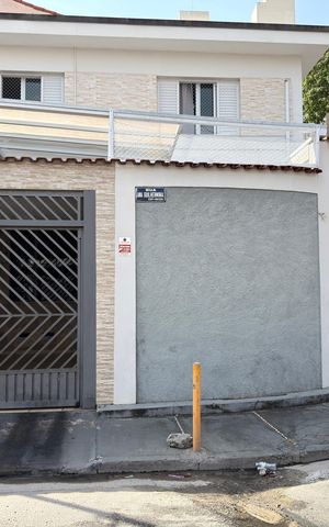 Casa à venda com 103m², 3 quartos e 1 vaga Casa à venda com 103m², 3 quartos e 1 vagaFachada