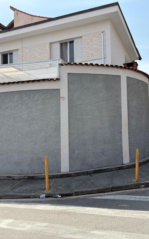 Casa à venda com 103m², 3 quartos e 1 vaga Casa à venda com 103m², 3 quartos e 1 vagaFachada