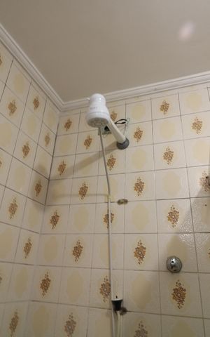 Casa para alugar com 200m², 2 quartos e 5 vagasBanheiro