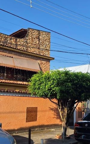 Casa à venda com 360m², 3 quartos e 8 vagas Casa à venda com 360m², 3 quartos e 8 vagasFachada