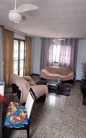 Casa à venda com 360m², 3 quartos e 8 vagas Casa à venda com 360m², 3 quartos e 8 vagasSala