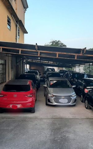 Casa à venda com 360m², 3 quartos e 8 vagas Casa à venda com 360m², 3 quartos e 8 vagasÁrea externa