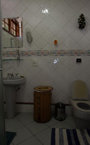 Casa à venda com 402m², 3 quartos e 5 vagas Casa à venda com 402m², 3 quartos e 5 vagasBanheiro social