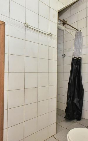 Casa de condomínio à venda com 150m², 2 quartos e 3 vagasBanheiro de Serviço