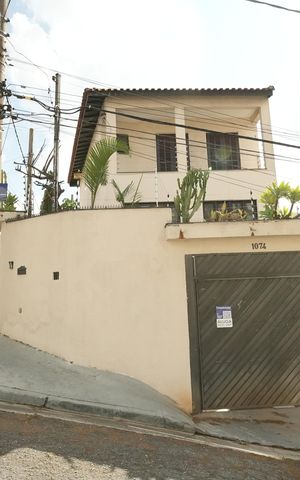 Casa para alugar com 193m², 3 quartos e 5 vagasFachada