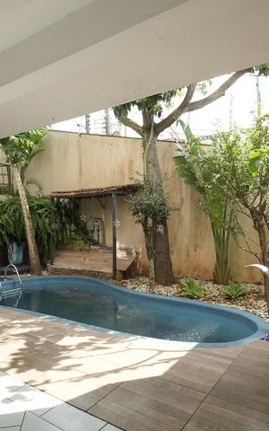 Casa para alugar com 193m², 3 quartos e 5 vagasQuintal