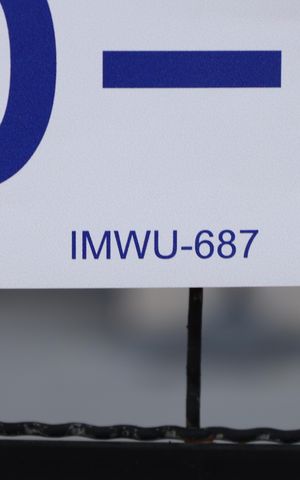 Apartamento para alugar com 27m², 1 quarto e sem vagaPlaca grande instalada na fachada do condomínio no dia 12.06.2026 - Código da placa: IMWU-687