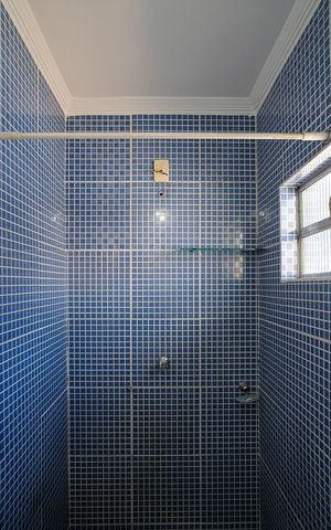 Casa à venda com 259m², 2 quartos e 3 vagasBanheiro da suíte