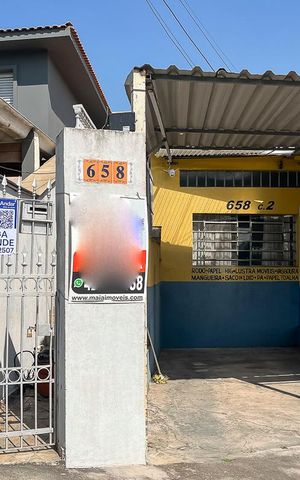 Casa à venda com 259m², 2 quartos e 3 vagasFachada + Placa